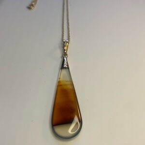10kt Gold Brown Teardrop Agate Pendant Necklace. So pretty 🤩